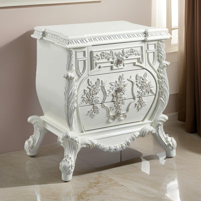Table de chevet Jernie avec décoration florale ornée et 3 tiroirs, blanc antique