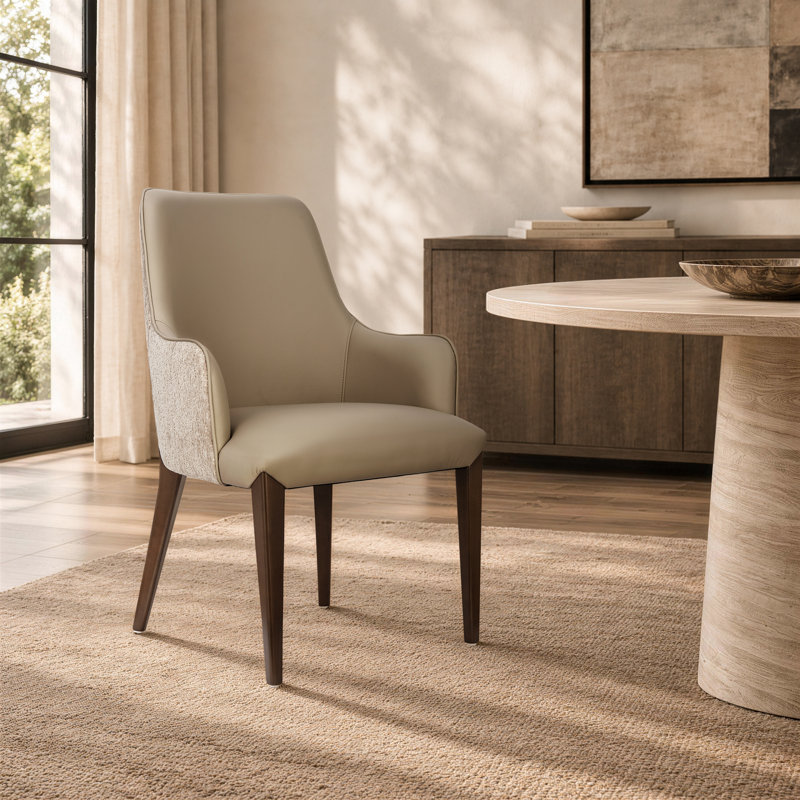 Fauteuil taupe en chenille et similicuir Belmont
