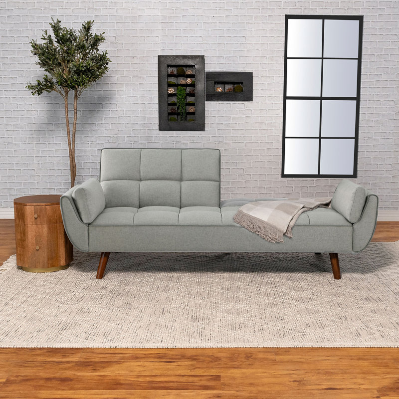 Lit Mid-Century gris avec revêtement doux et pieds en finition noyer pour un accoudoir encastré en tissu de conception classique