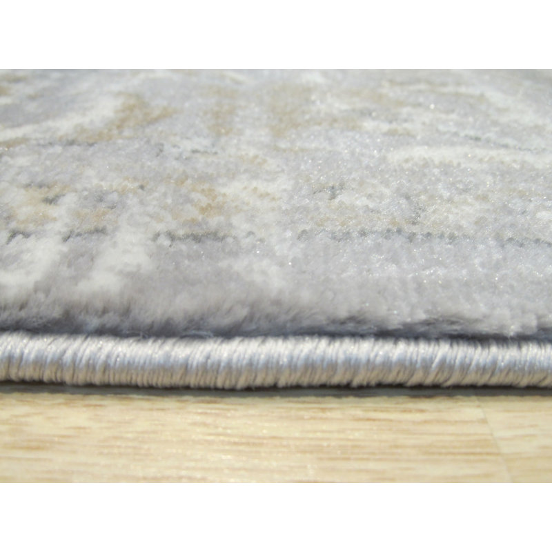 Floral Area Rug in Gray, 5' x 7'