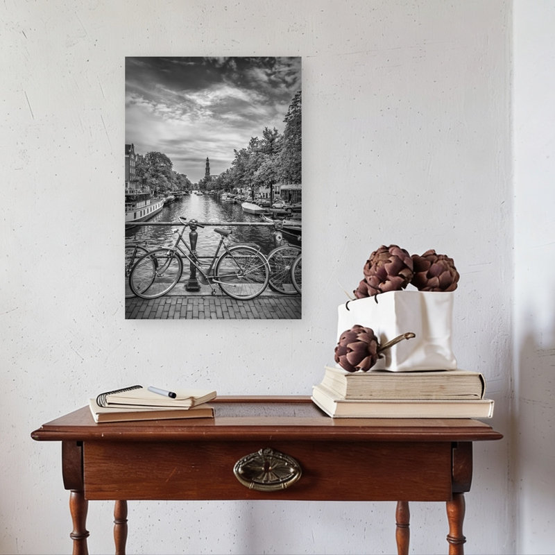 Amsterdam, pont de bicyclette sur le canal, architecture contemporaine abstraite, impression d'art mural, 24" H x 16" W