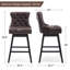 Ensemble de 4 tabourets de bar pivotants, tabourets de bar en cuir de polyuréthane avec devant capitonné à boutons et anneaux rétractables, tabourets de comptoir de 26 po avec pieds en bois massif pour îlot de cuisine, brun-745412505-745412507