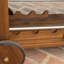 Chariot de service à roulettes Roomfitter avec table pliable, plateaux amovibles, porte-bouteilles, parfait pour l'extérieur, bois naturel massif
