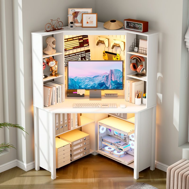 Bureau d'ordinateur en coin de 35 po x 35 po avec ports USB, éclairage à DEL réglable et 9 couches d'espace de rangement ouvert, avec panneau arrière perforé
