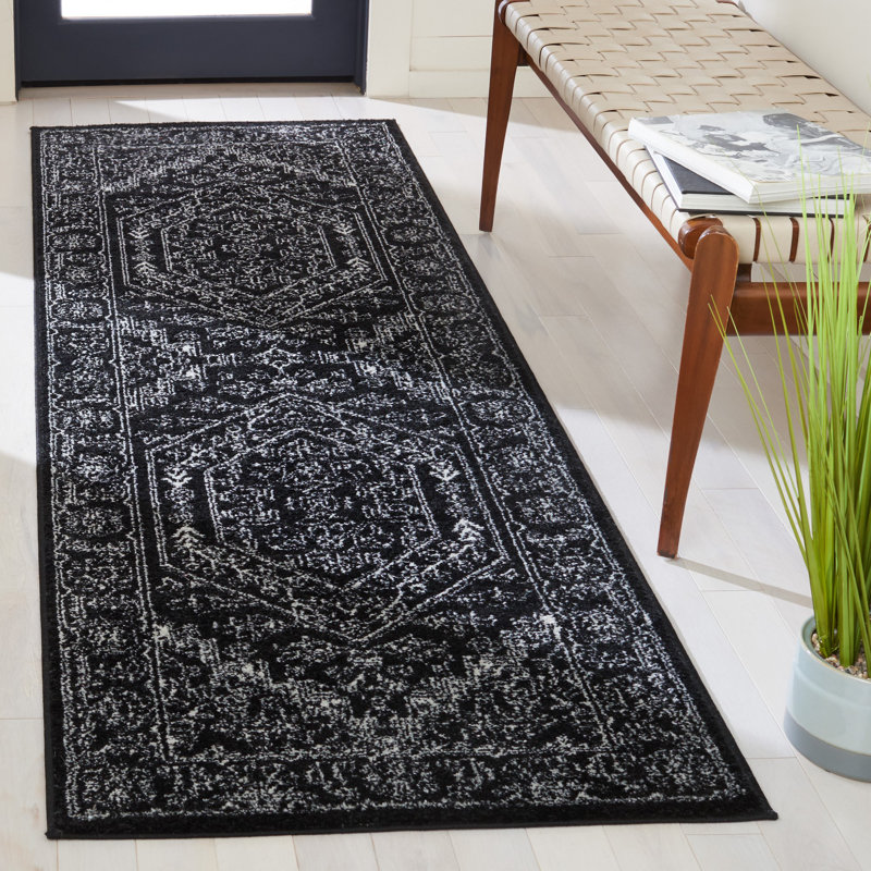 Tapis oriental de couleur sauge / ivoire Arrietty, Black/Ivory, Tapis de couloir 2 pi 6 po x 12 pi