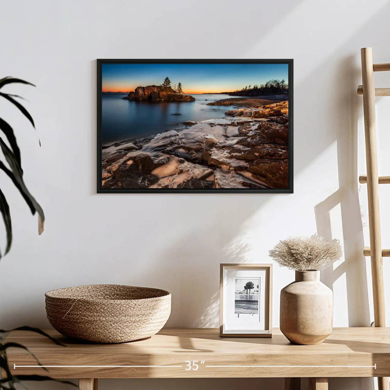 Lac Supérieur au crépuscule, 19 po x 13 po, Cadre flottant noir