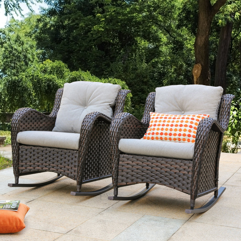 Chaise berçante d'extérieur avec coussins