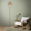 Lampe sur pied en nickel brossé 63,65 "avec abat-jour en rotin Isla