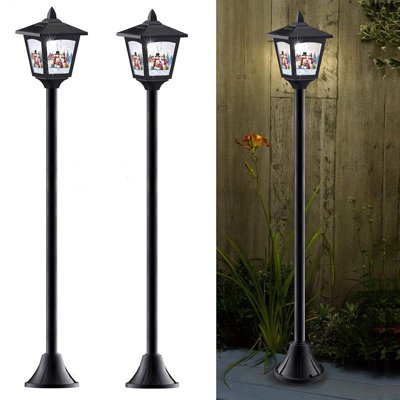 Paquet de 2 lampadaires de Noël de 40 po pour l'extérieur, lampadaires à DEL étanches Ip65 avec capteur de crépuscule à l'aube, lampes de jardin solaires pour le jardin, le patio, le sentier, le décor de Noël (trois bonhommes de neige)