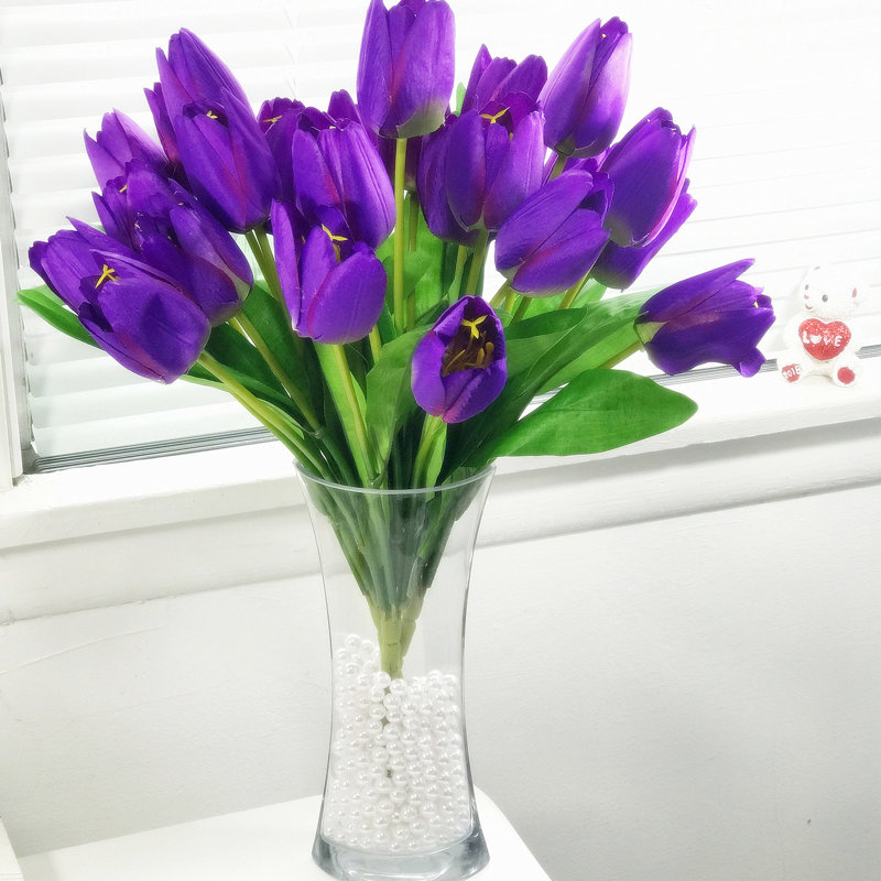 Arrangement floral de tulipes dans un vase, Mauve