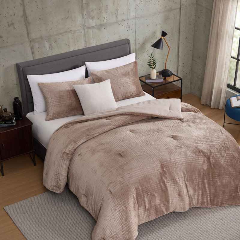 Kenneth Cole Hudson Houndstooth Brown Reversible Comforter Set, King