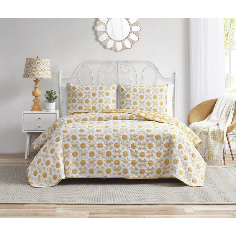 DESIGN STUDIO Daisy Flower All-Season Soft Woven Matelasse Jacquard Reversible Cotton Blend Quilt Set, Yellow