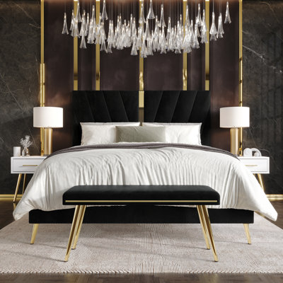 Lakeysa 4 Piece Upholstered Bedroom Set