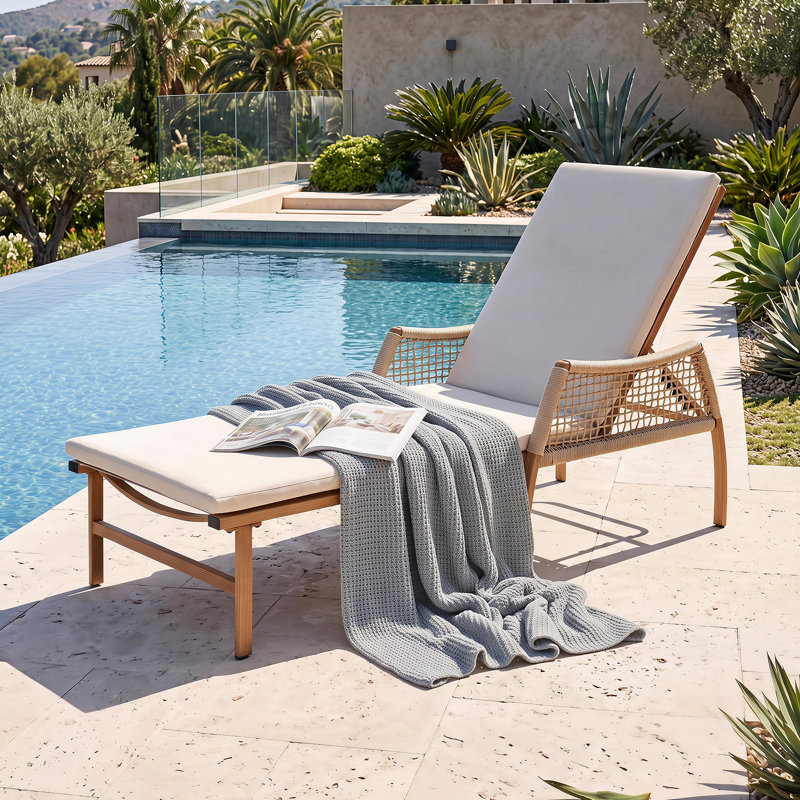 Outdoor Aluminum and Rattan Chaise Lounge with 6 Adjustable Backrest