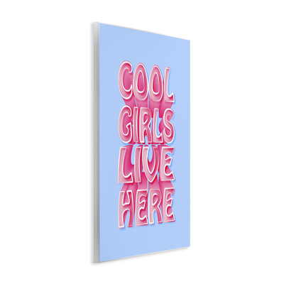 «Cool Girls Live Here» par Martina Pavlova