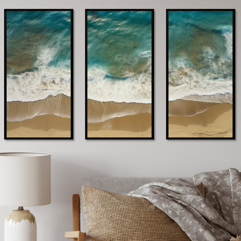Vue aérienne des vagues tranquilles 3 - plage, art mural, H 28 po x l 36 po x P 1 po, Cadre flottant noir