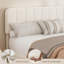 Lit plateforme King Size recouvert de velours avec tête de lit capitonnée à canaux verticaux réglables et sommier à lattes en bois-435110789-435110790