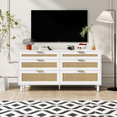Commode en rotin de 59 pouces avec six tiroirs, armoire de rangement tissée naturelle pour l'organisation de la chambre à coucher, du salon et du couloir.