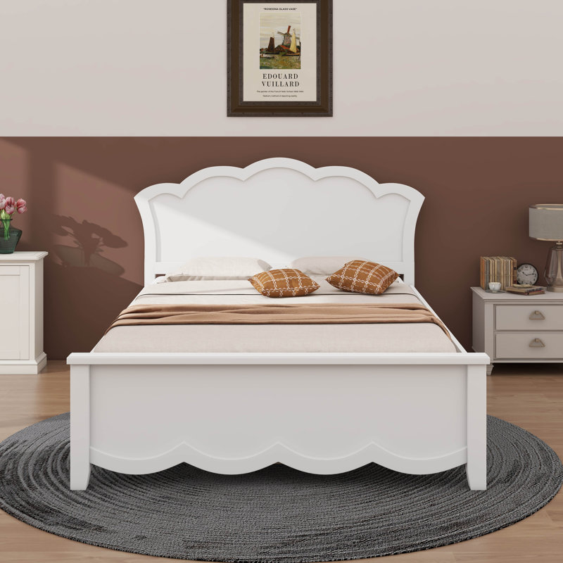 Lit plateforme double en bois avec tête de lit