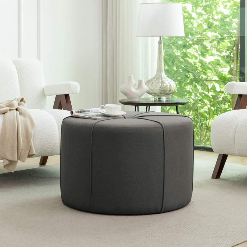 Repose-pieds rond en tissu Wrought Studio ™ Arlo 27,5 po, Tissu gris foncé