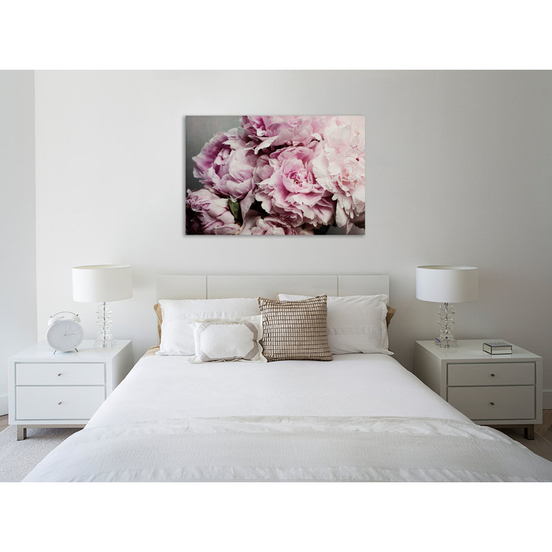 "Pe pivoines Galore II", toile tendue par Elizabeth Urquhart, H 32 po x l 48 po x P 1,5 po