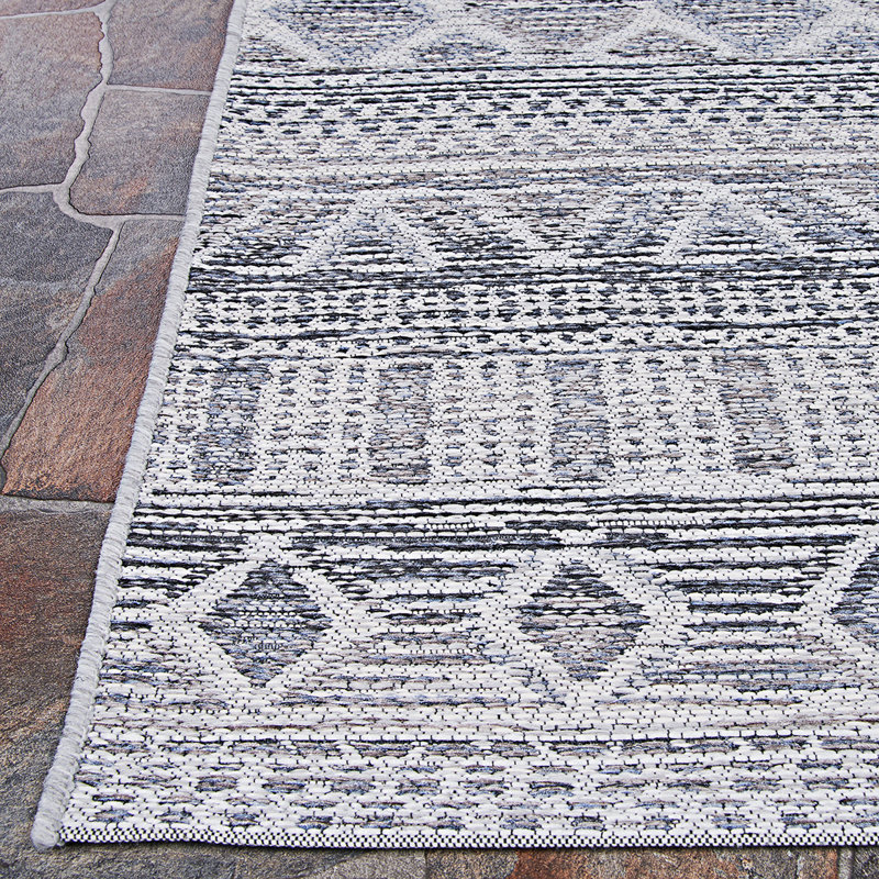 Wilsey Performance Geometric Aluminum Grey Indoor Outdoor Rug, Runner 2'3" x 7'10" 