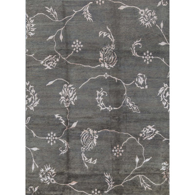 Floral Area Rug in Green/Beige