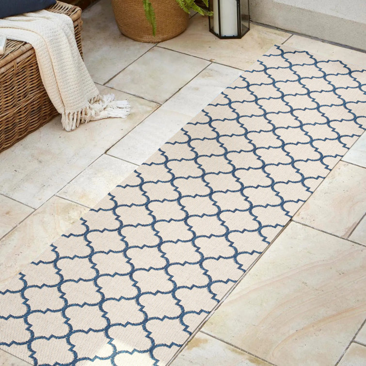 Arabesque Ogee Trellis Beige/Navy Indoor/Outdoor Rug