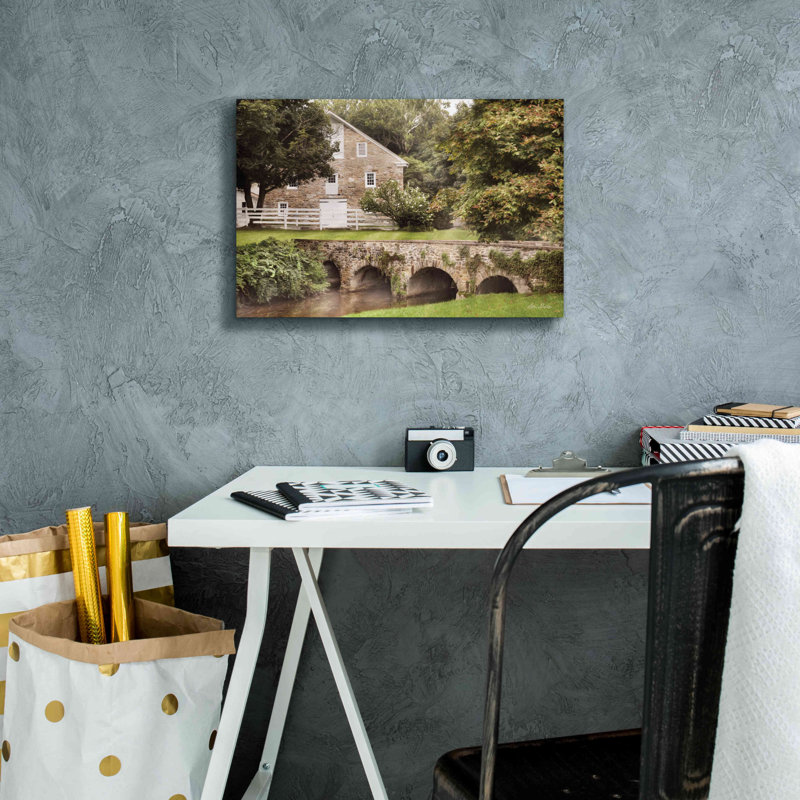 «Old Stone Barn and Bridge» par Lori Deiter, art mural sur toile, H 12 po x l 18 po x P 0,75 po