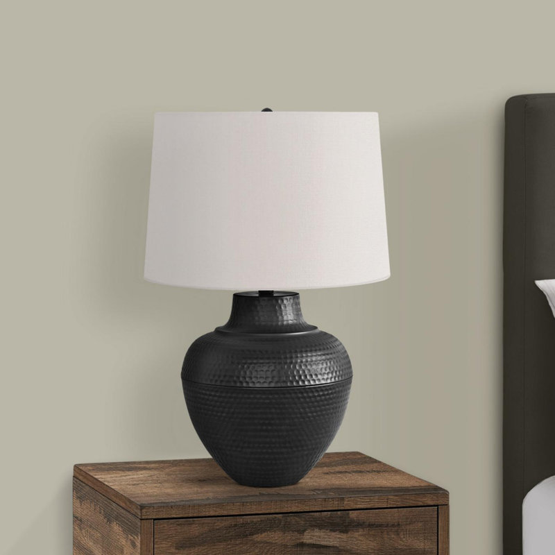 Lighting, h 26 po, lampe de table, métal noir, abat-jour crème, transitionnel