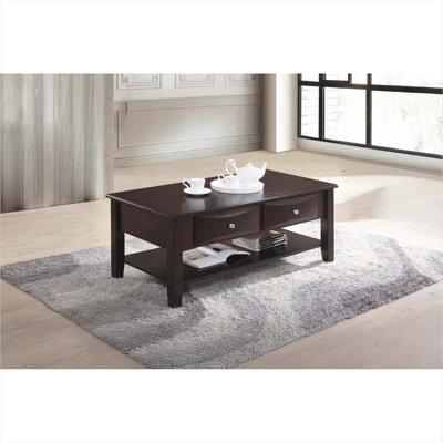 Table basse en bois massif avec deux tiroirs et une tablette ouverte en brun classique, pratique pour le rangement dans le salon