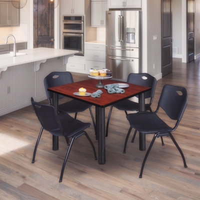 Plateau de table Kee Square, 4 chaises empilables