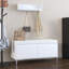 Étagère de hall d'entrée murale avec crochets et banc de rangement, armoire à chaussures blanche moderne avec coussin et rangement fermé pour le couloir, la chambre à coucher ou le vestibule