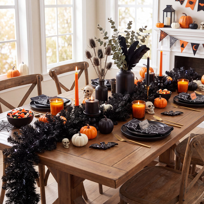 The Holiday Aisle® Guirlande d'Halloween pré-éclairée en rotin artificiel 9 pi avec 50 lumières DEL mauves et minuterie 6h