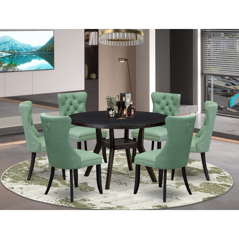 Cet ensemble de 7 pièces comprend une table ronde de 48 po avec piédestal et 6 chaises rembourrées en tissu de polyester vert saule, noir sablé
