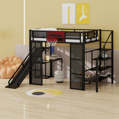 Lit mezzanine en métal avec bureau intégré, garde-robe ouverte, panier de basketball, glissade et escalier