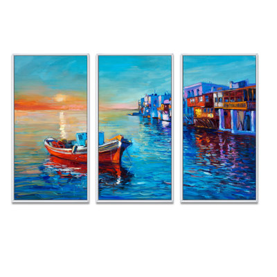 Bateaux reposant sur l'eau près de la ville côtière I - peinture sur toile flottante 3 pièces