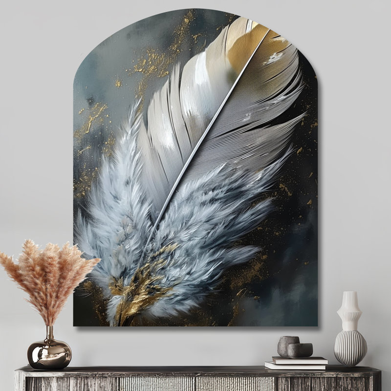 «Gold Boho Chic Feathers V - Arch Glam Feather», art mural en métal, reproduction de sculpture murale asymétrique en métal