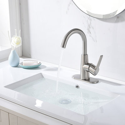 Single-handle Bathroom Faucet with Drain Assembly