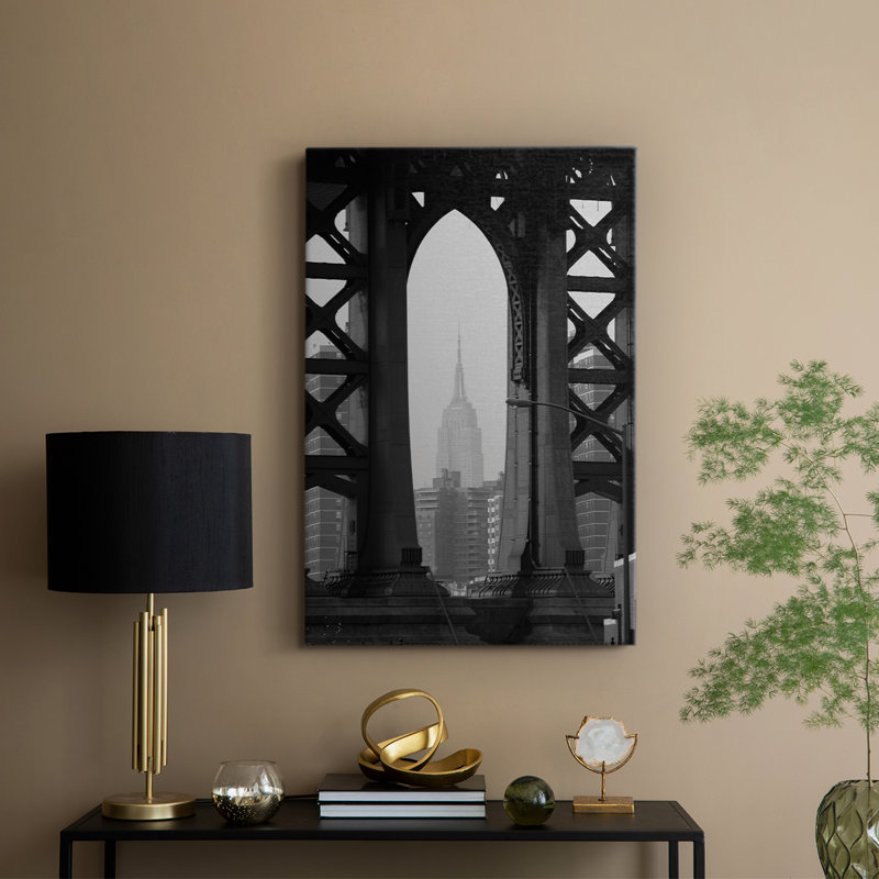 Vue à travers le pont - galerie Cavas, H 12 po x l 8 po