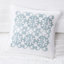 Édredon en microfibre 5 pièces pour très grand lit, blanc, présentant le très grand lit à volants Grace en microfibre blanche