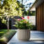 Pot à fleurs moyen rond en béton avec trous de drainage-123350771-123350769