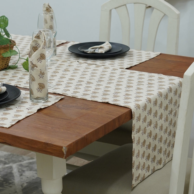 Chemin de table Red Barrel Studio® 16X90 fait à la main, chemin de table classique, Kohinoor, beige, Rectangle 11 po