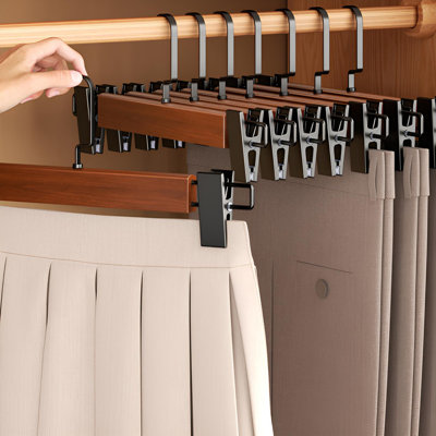 Cintres pour pantalons en bois massif - Solution robuste sans plis
