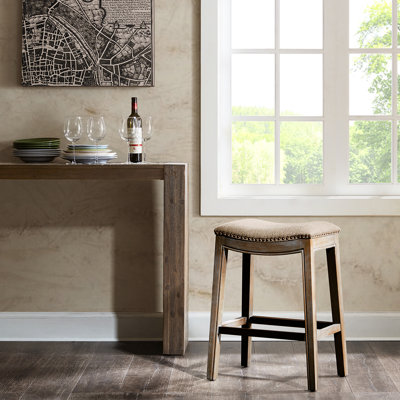 Tabouret de comptoir Saddle avec rembourrage en mousse et garniture cloutée en cuivre