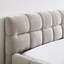 Structure de lit en chenille beige avec base stable et tête de lit, sans sommier tapissier, structure stable pour chambre à coucher-677522954