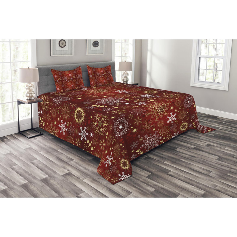 Traditional Polyester Floral Coverlet, Queen Coverlet + 2 Shams
