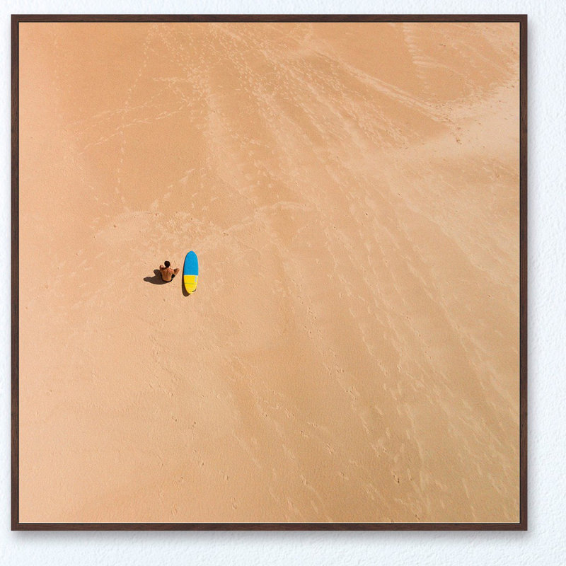 « solitaire surfer », reproduction de photo sur toile encadrée, H 32 po x l 32 po x P 1,5 po