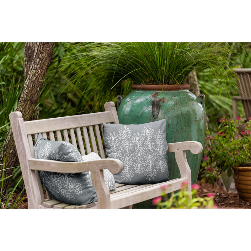 Coussin intérieur / extérieur Leafy Branch, H 20 po x l 20 po, Floral gris / blanc