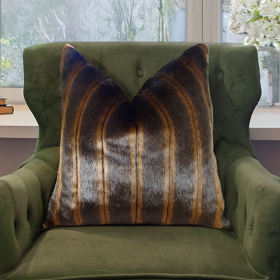 Coussin décoratif décoratif en fausse fourrure brune à deux tons Thomas Collection®